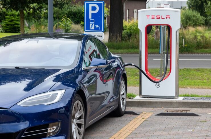Electric Vehicles & Solar Energy Electric Vehicles